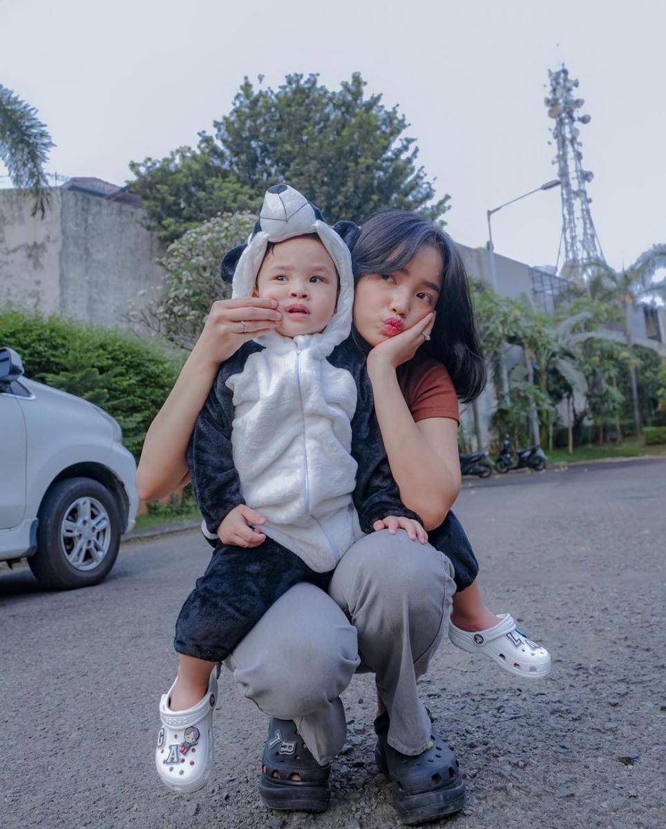 potret Gala pakai kostum panda (instagram.com/fuji_an)