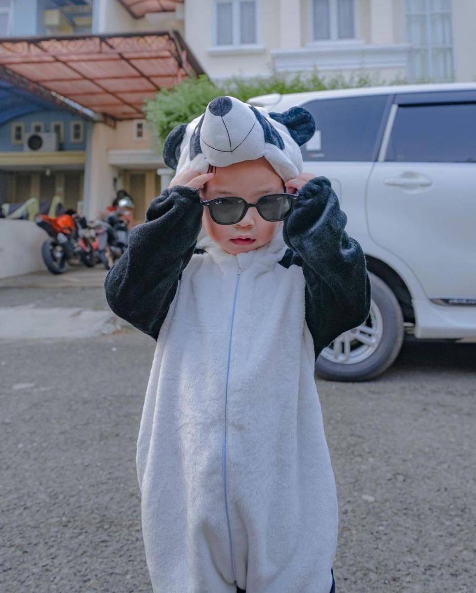 potret Gala pakai kostum panda (instagram.com/fuji_an)