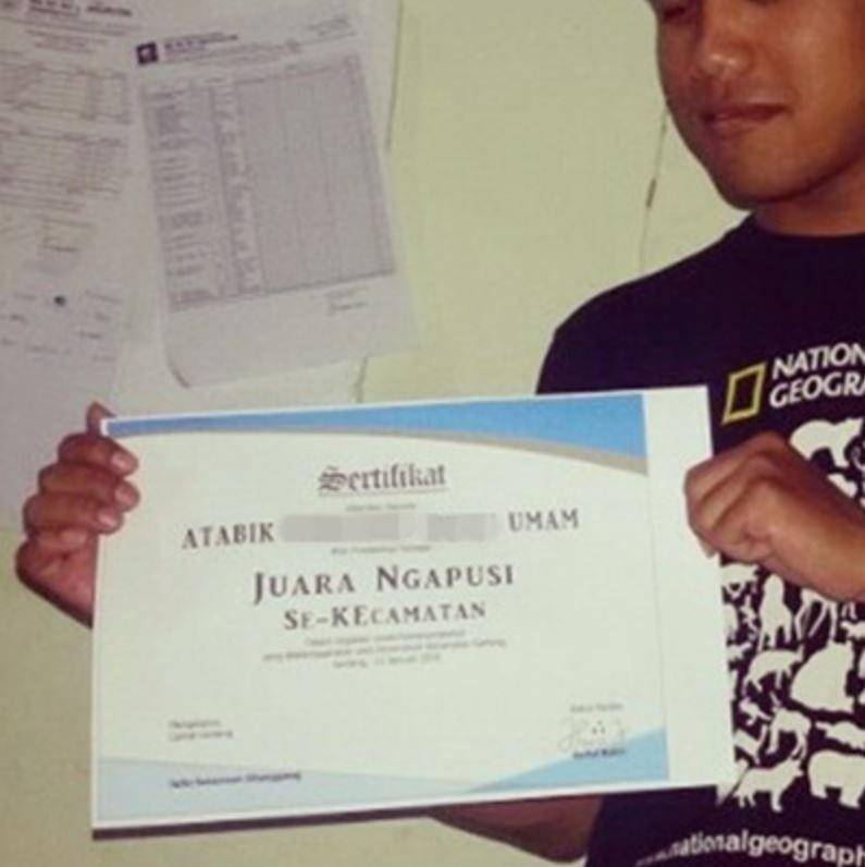juara 1 lomba absurd (twitter.com/txtdaripelajar)
