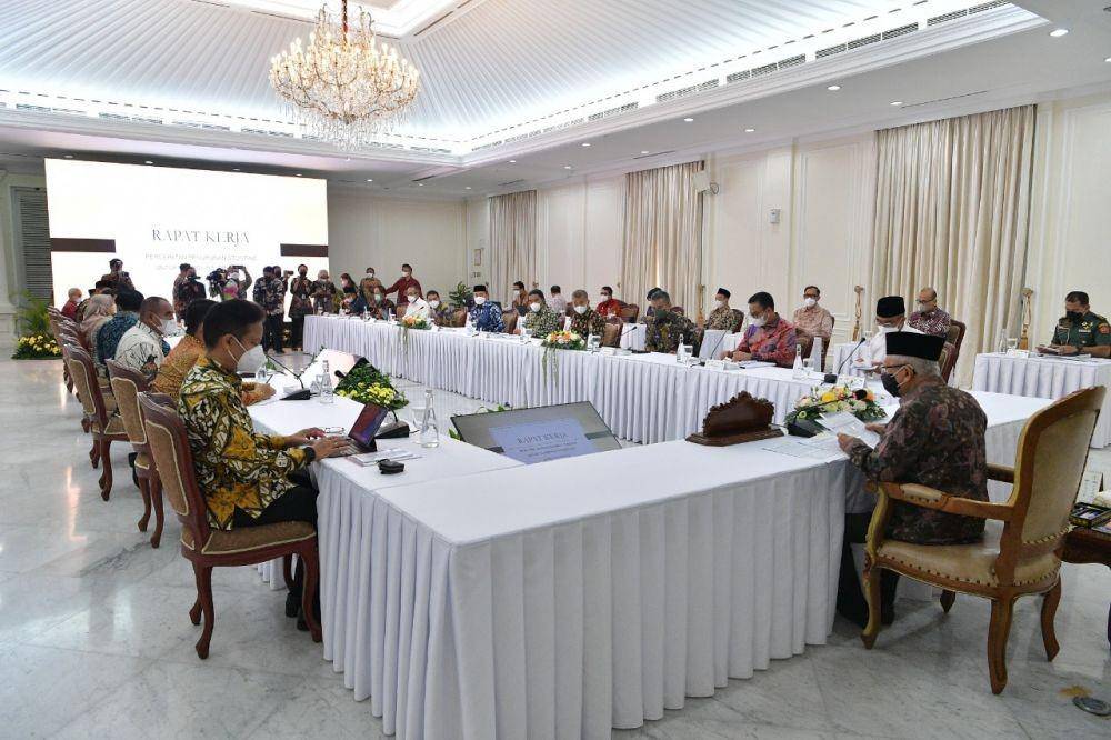 Wakil Presiden Ma'ruf Amin bertemu dengan jajaran Dewan Komisaris OJK di Istana Wapres (dok. Sekretariat Presiden)