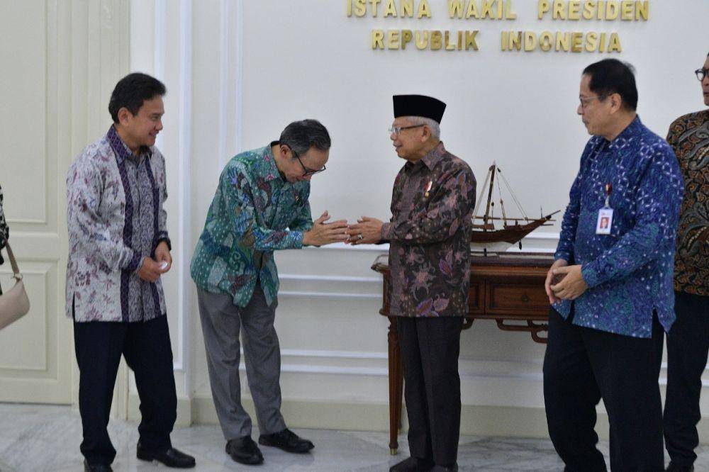 Wakil Presiden Ma'ruf Amin bertemu dengan jajaran Dewan Komisaris OJK di Istana Wapres (dok. Sekretariat Presiden)
