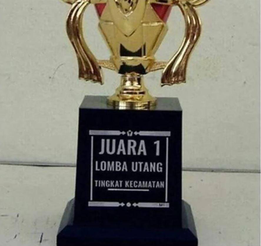juara 1 lomba absurd (twitter.com/txtdaripelajar)