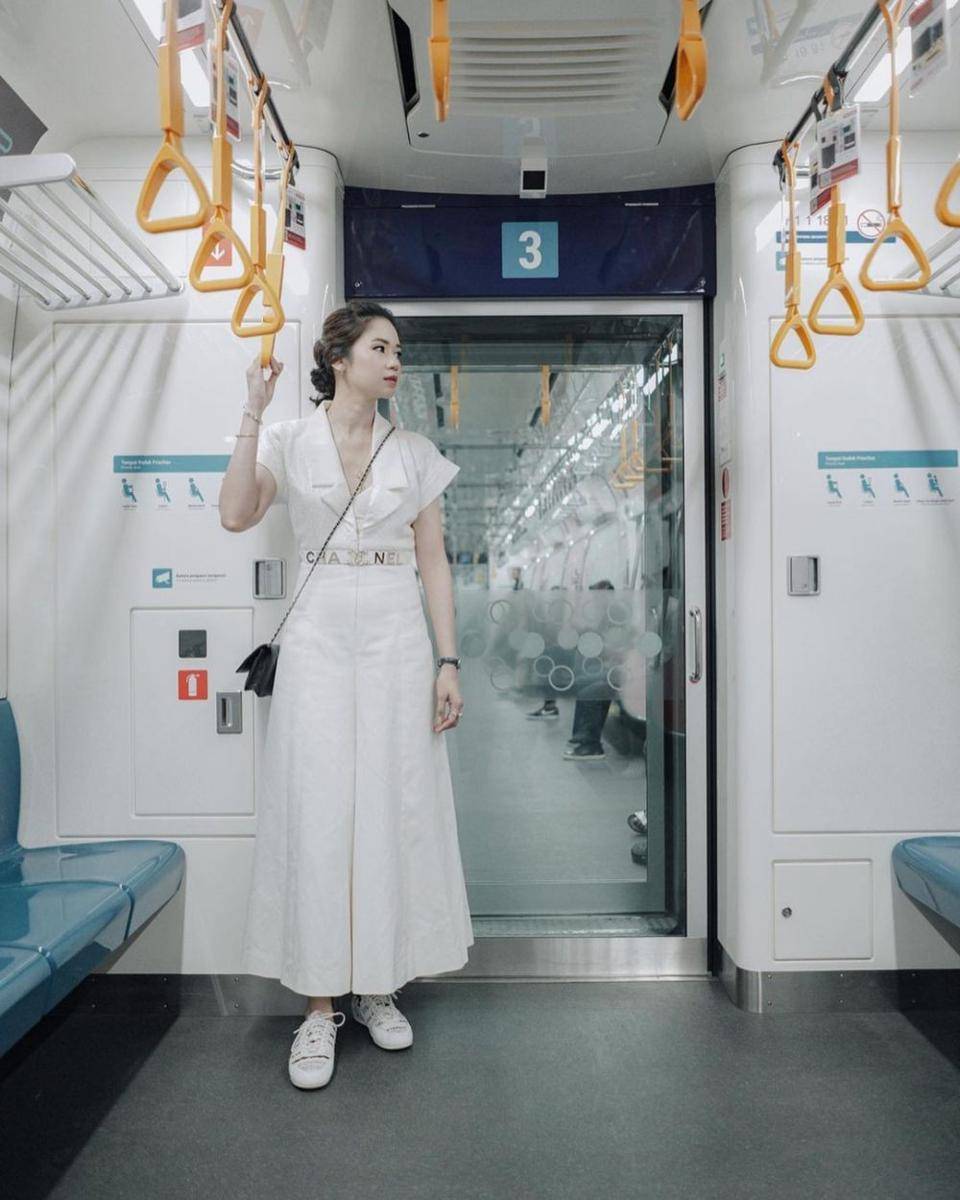 Koleksi dress Laura Basuki (instagram.com/laurabas)