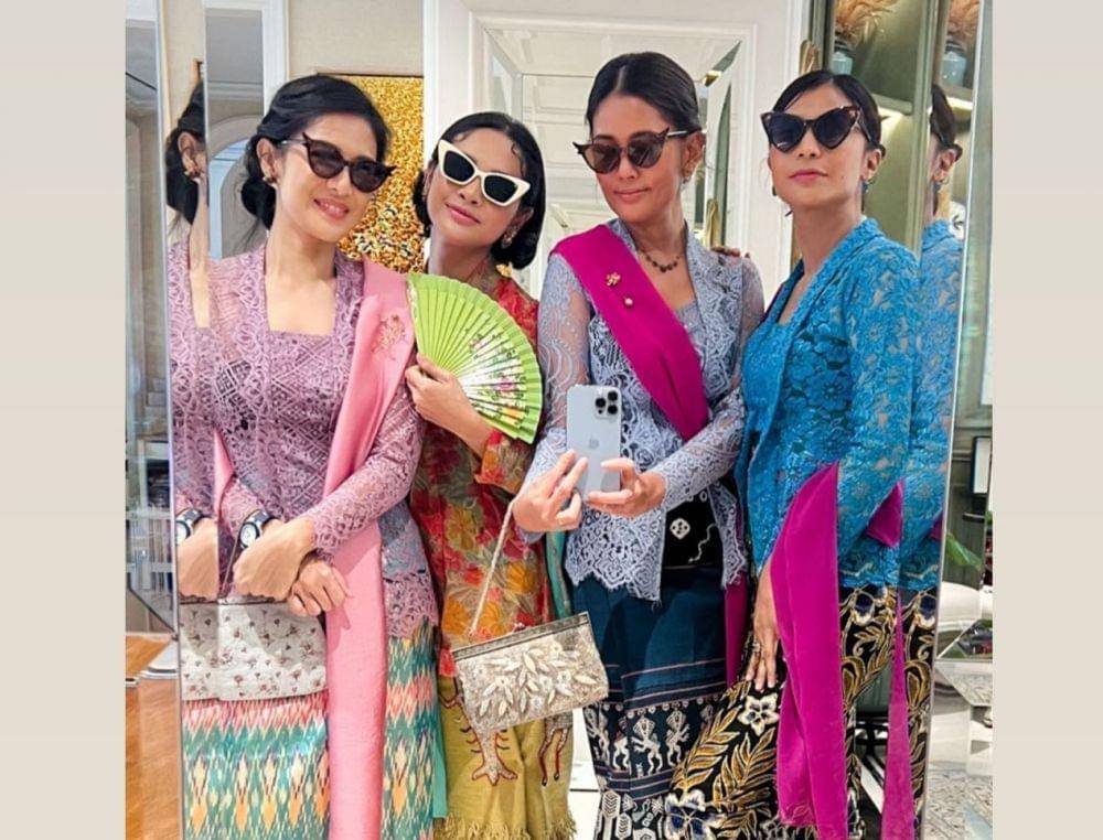 artis berbalut kebaya (instagram.com/shareefadaanish)