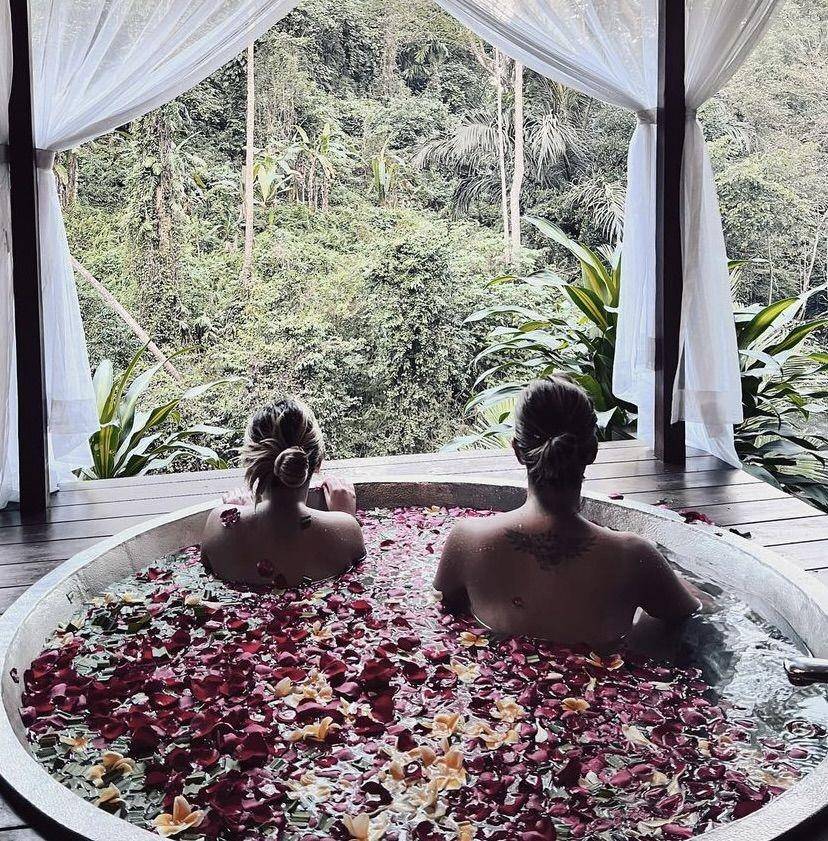 Nia Ramadhani dan Mikhayla (instagram.com/ramadhaniabakrie)