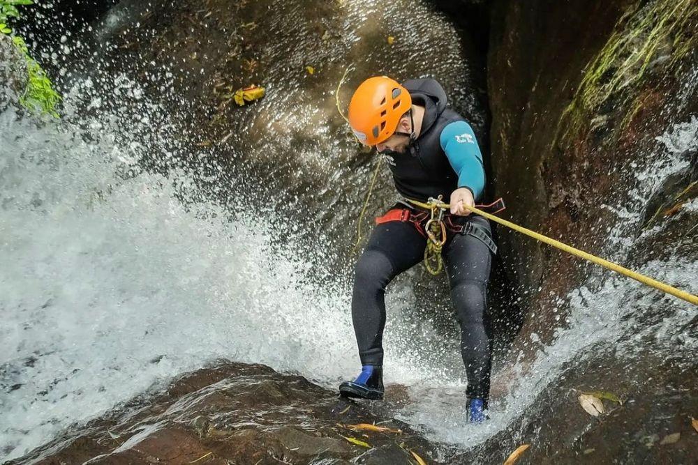 Kamu Petualang Sejati? Ini 5 Rekomendasi Canyoning Terbaik di Bali!