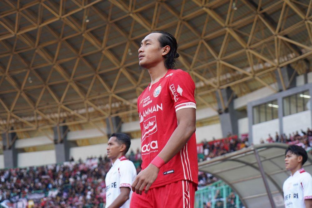 Bek Persija Jakarta, Hansamu Yama (tengah), dalam laga pekan kedua BRI Liga 1 2022-23 kontra Persis Solo di Stadion Wibawa Mukti Cikarang pada Minggu 31 Juli 2022. (Dok. Persija.id)