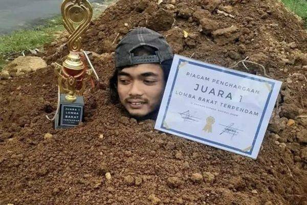 juara 1 lomba absurd (instagram.com/anam_chenel)