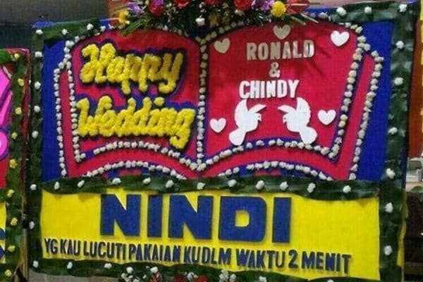 10 Potret Ucapan Kocak di Karangan Bunga Ini Pengirimnya Usil Banget