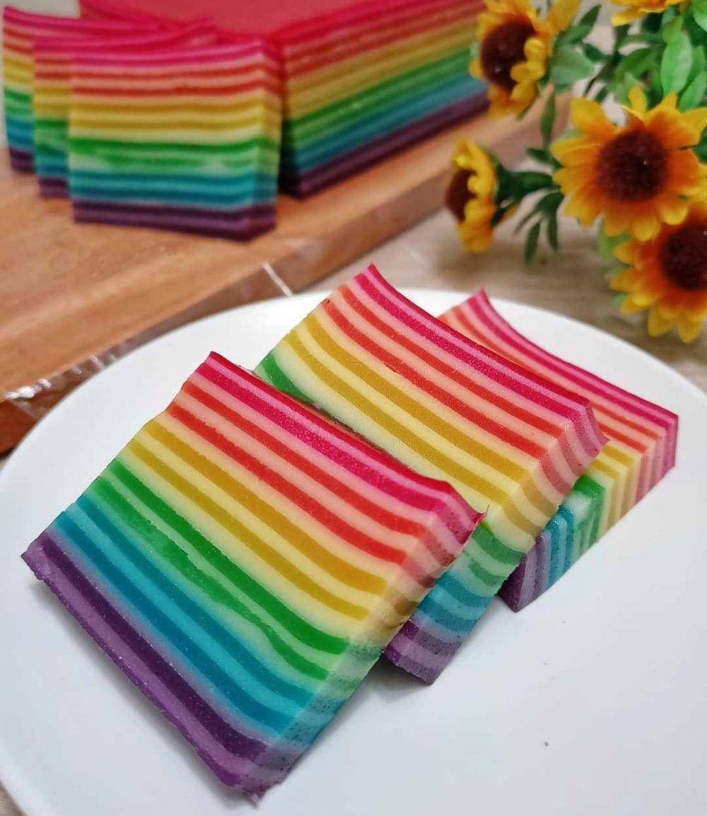 kue lapis pelangi (instagram.com/denvtsr)