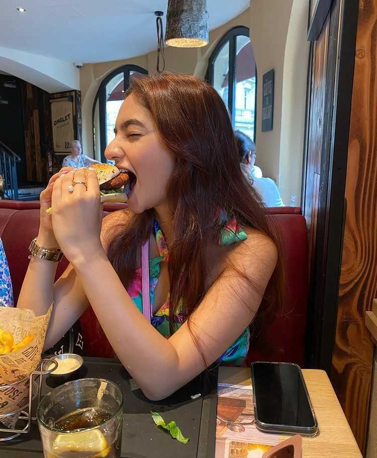 Anushka Sen (instagram.com/anushkasen0408)