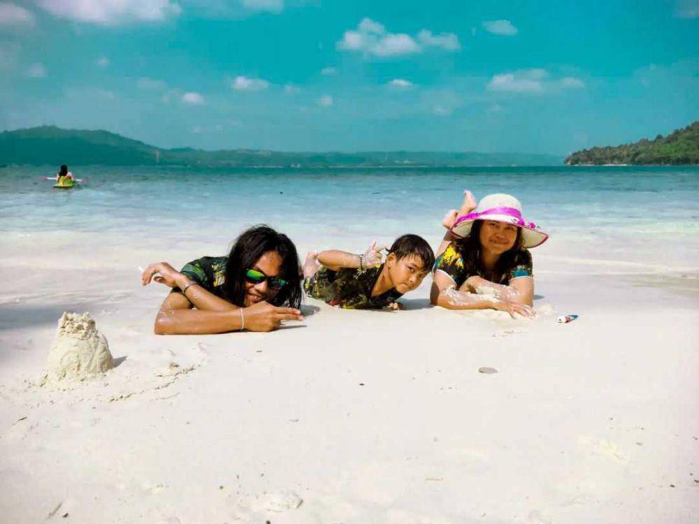 Pantai Pasir Putih (instagram.com/mitahooya_)