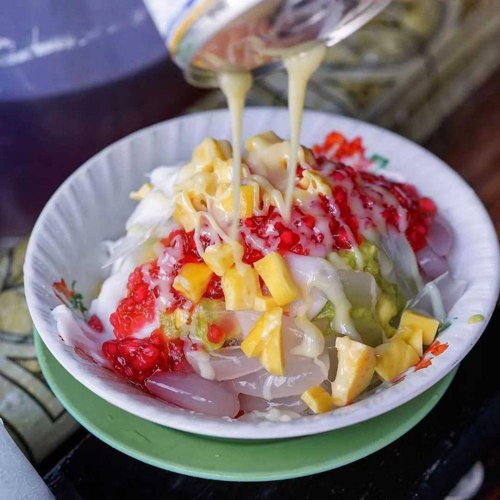 es oyen (instagram.com/carimakanenak.jakarta)