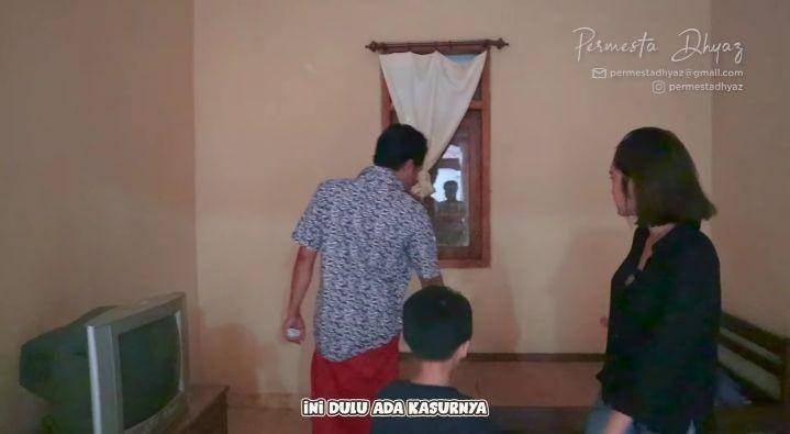 potret rumah Farida Nurhan di kampung (youtube.com/Permesta Dhyaz)