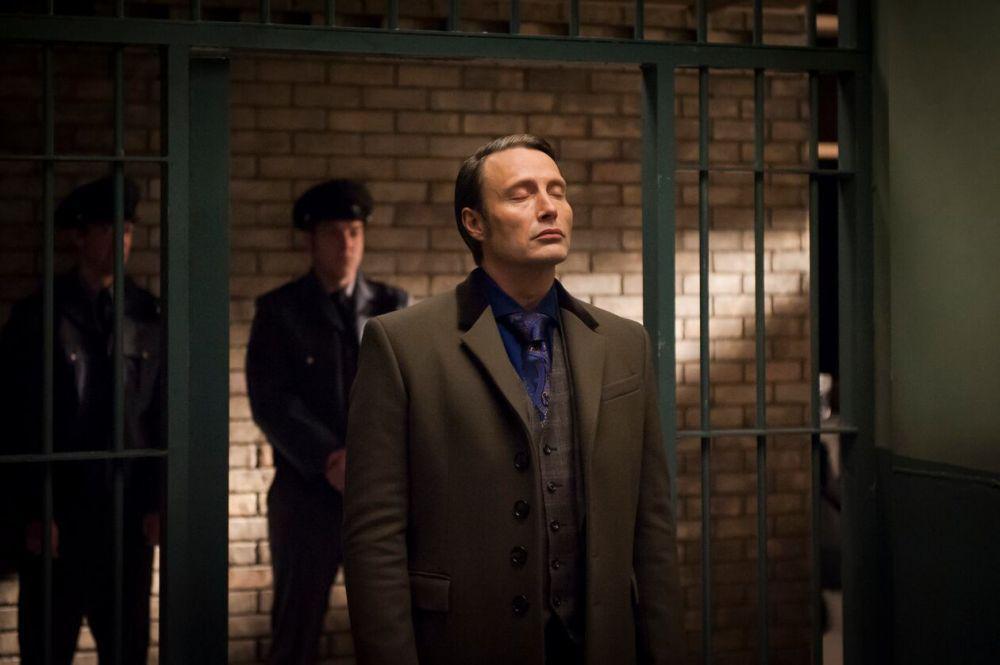 Mads Mikkelsen sebagai Hannibal Lecter