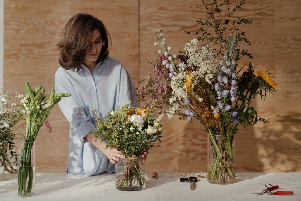 Ilustrasi seorang florist (pexels.com/cottonbro)