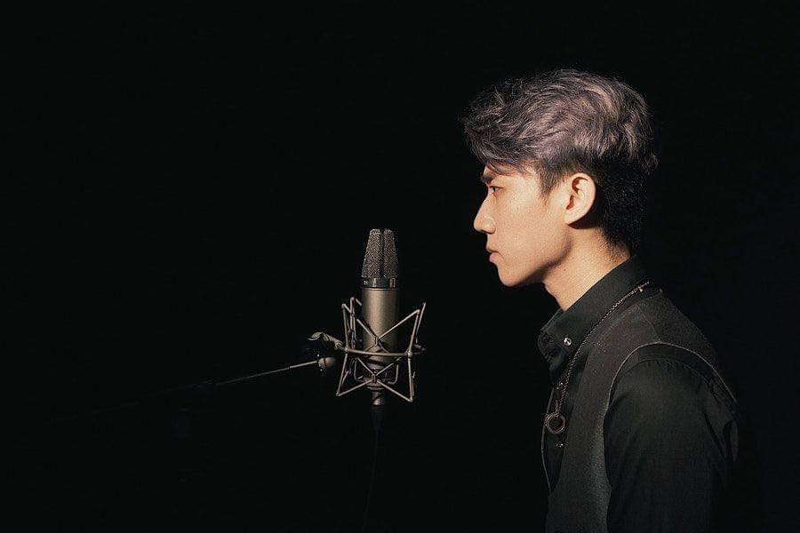 Contoh penyanyi (Pexels.com/Teddy Yang)