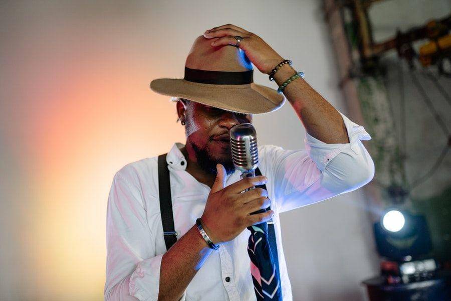 penyanyi (Pexels.com/Yan Krukov)