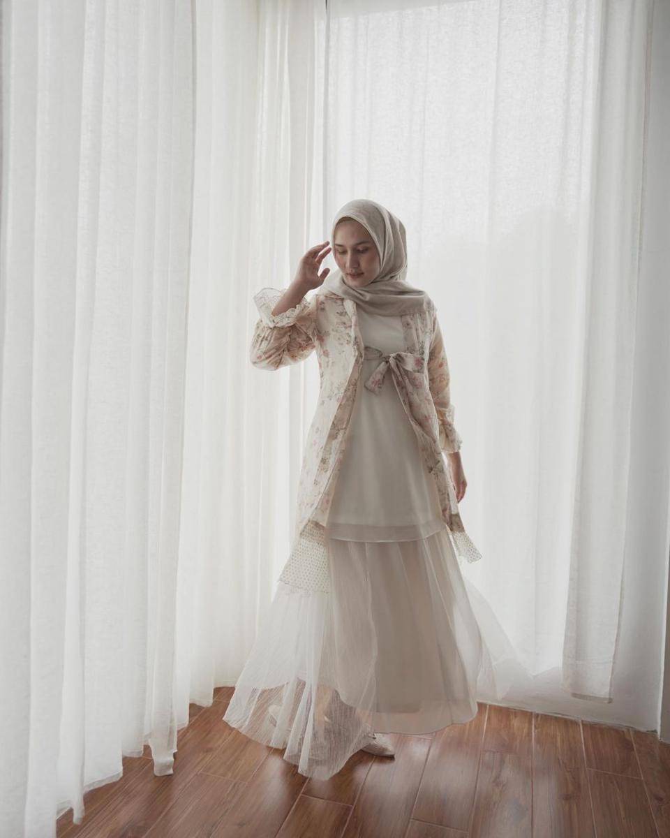 OOTD kondangan ala Dwi Handayani (instagram.com/dwihandaanda)