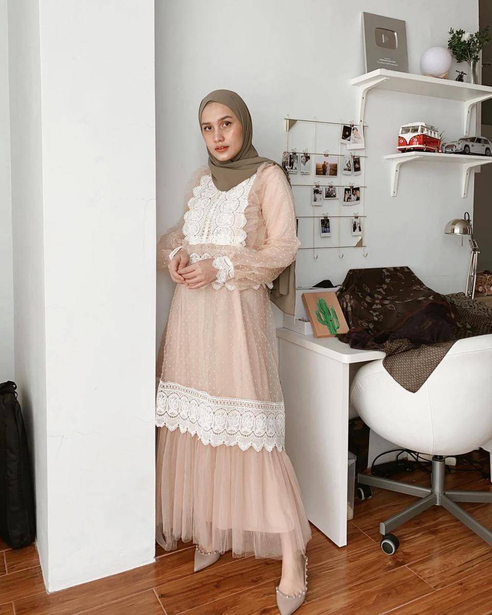 OOTD kondangan ala Dwi Handayani (instagram.com/dwihandaanda)