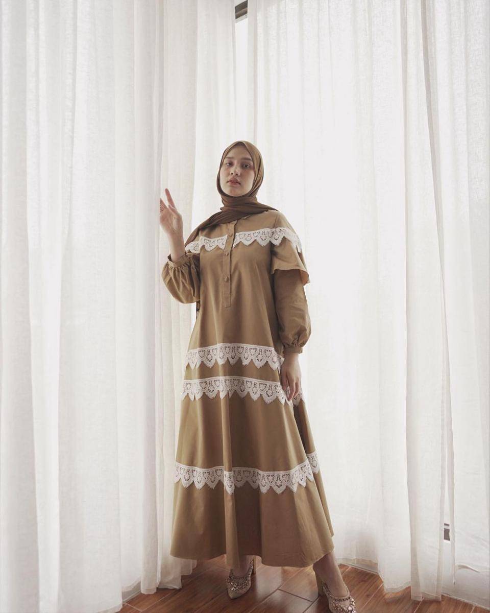 OOTD kondangan ala Dwi Handayani (instagram.com/dwihandaanda)