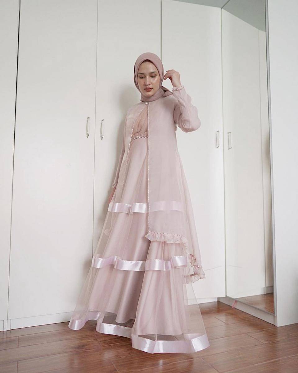 OOTD kondangan ala Dwi Handayani (instagram.com/dwihandaanda)
