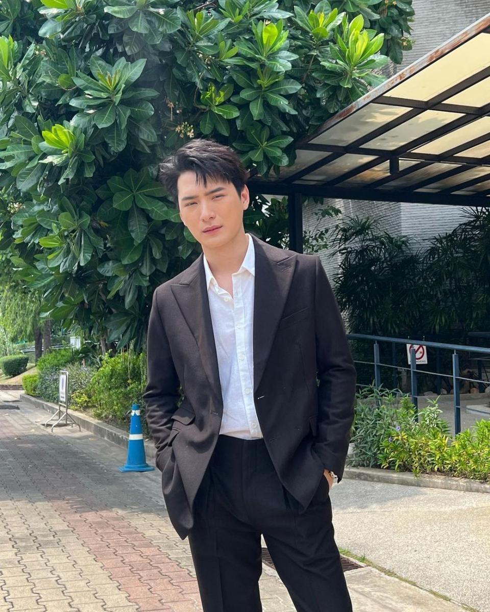 Krist Perawat (instagram.com/kristtps)