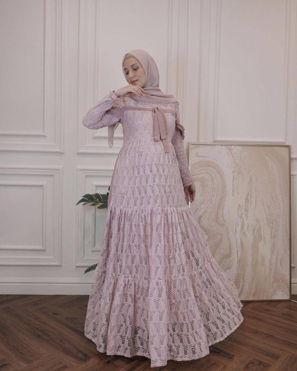 OOTD kondangan ala Dwi Handayani (instagram.com/dwihandaanda)