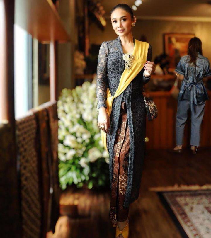 Yuni Shara dengan balutan kebaya (instagram.com/yunishara36)