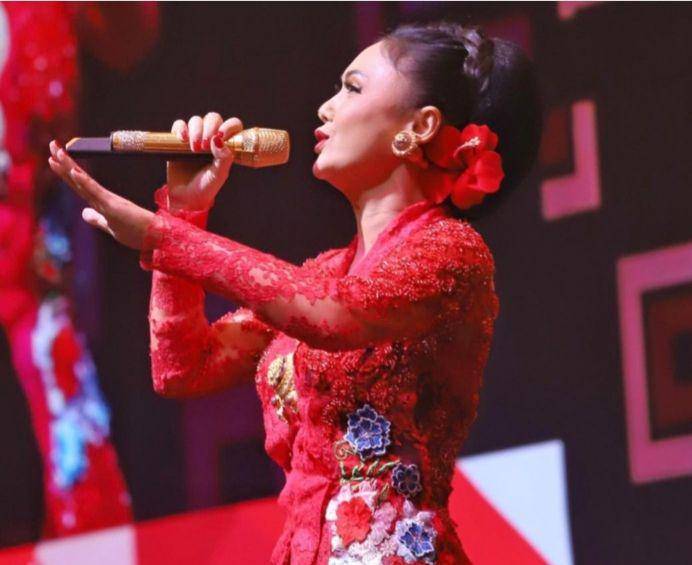 Yuni Shara dan kebaya (instagram.com/yunishara36)