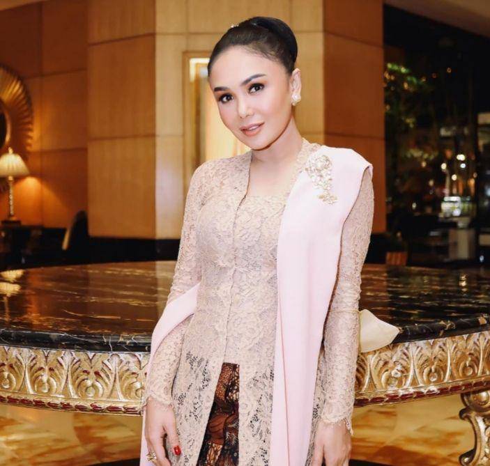Yuni Shara dan kebaya (instagram.com/yunishara36)