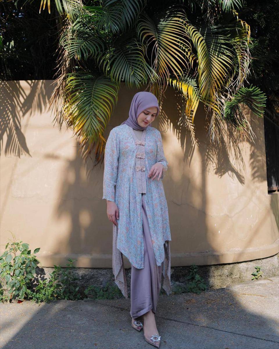 OOTD kondangan ala Dwi Handayani (instagram.com/dwihandaanda)