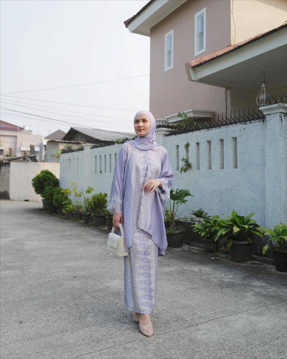 OOTD kondangan ala Dwi Handayani (instagram.com/dwihandaanda)