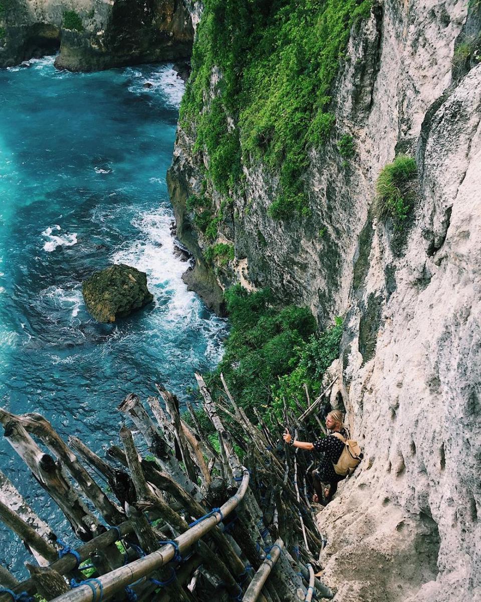 Seganing Waterfall, Nusa Penida, Bali (instagram.com/lisasnel)