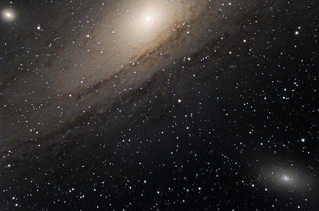 5 Fakta Messier 110, Galaksi Satelit Andromeda yang Paling Terang