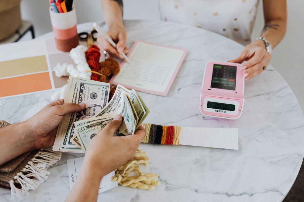 ilustrasi menghitung budget (pexels.com/Karolina Grabowska)
