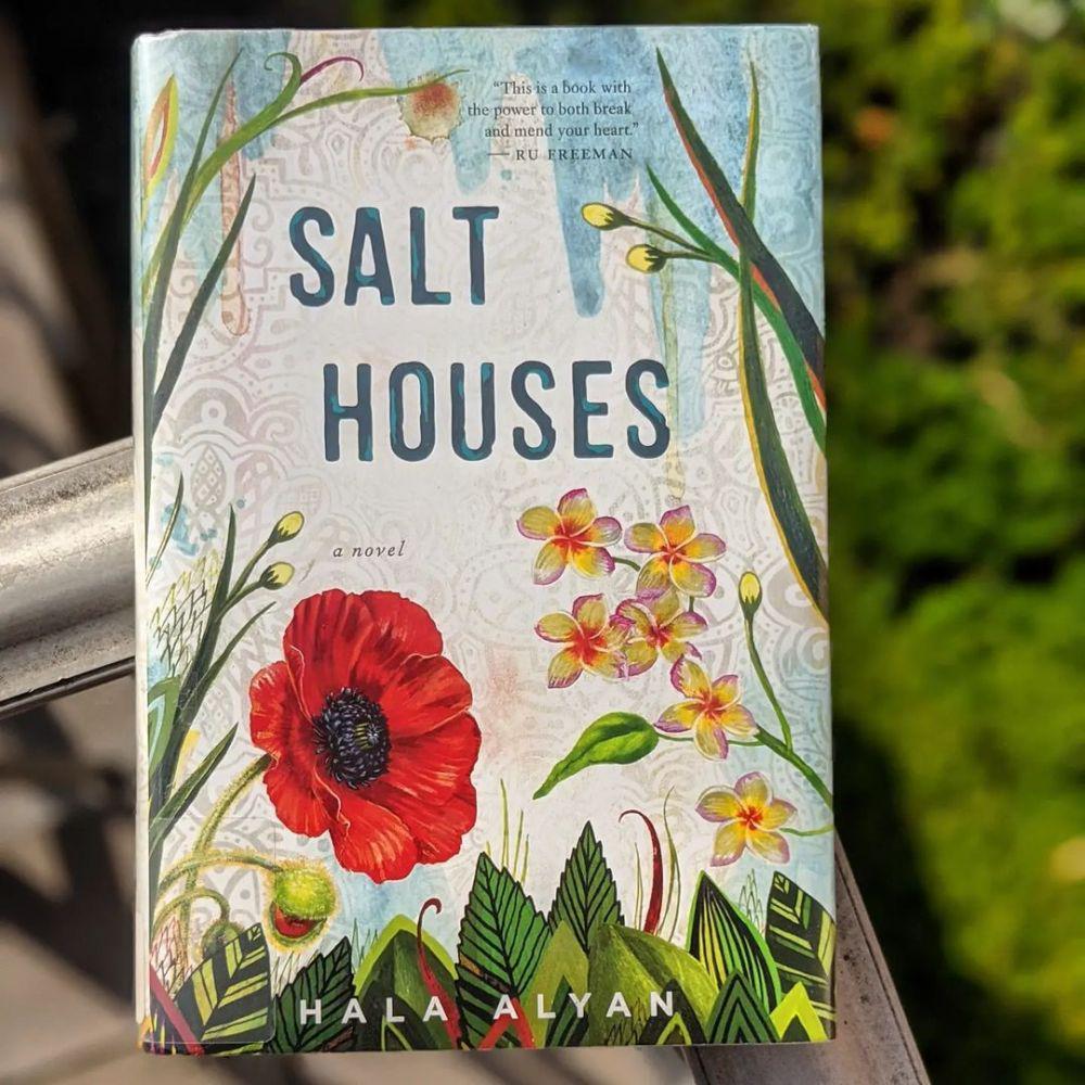 novel Salt Houses (instagram.com/thebookishmermaid)