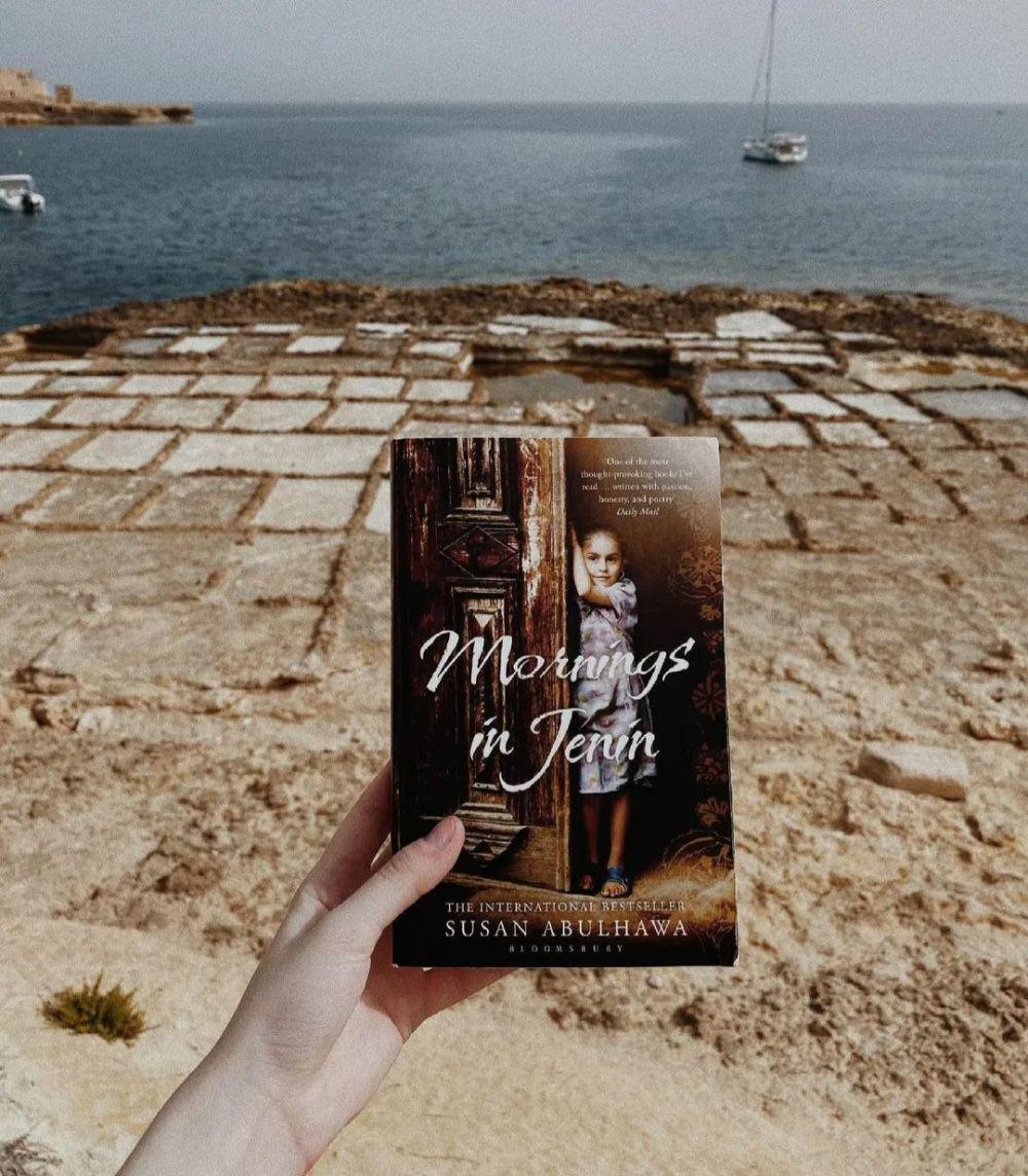novel Mornings in Jenin (instagram.com/jasmine.alexa.reads)