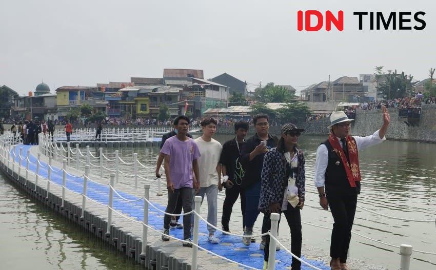 Ridwan Kamil dan Bonge Catwalk Bareng di Situ Rawa Kalong Depok
