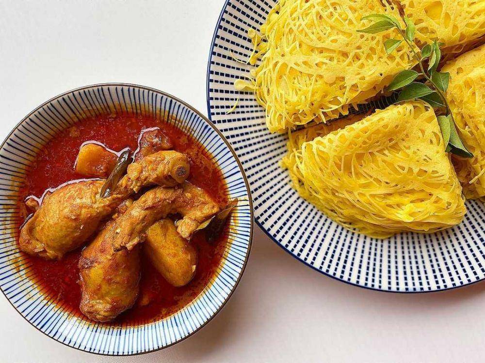 roti jala kari ayam (instagram.com/emymellisa)