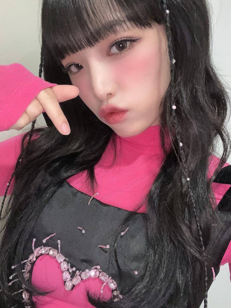 gaya rambut trendi Yena (twitter.com/YENA_OFFICIAL)