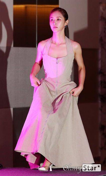potret Yuri SNSD di konferensi pers album FOREVER 1 pada Jumat (5/8/2022) di Seoul, Korea Selatan. (ohmynews.com/Lee Jung Min)
