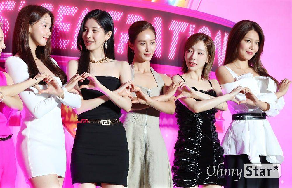 potret SNSD di konferensi pers album FOREVER 1 pada Jumat (5/8/2022) di Seoul, Korea Selatan. (ohmynews.com/Lee Jung Min)