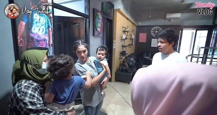 momen playdate baby Ameena dan Saka (youtube.com/Ussy Andhika Official)