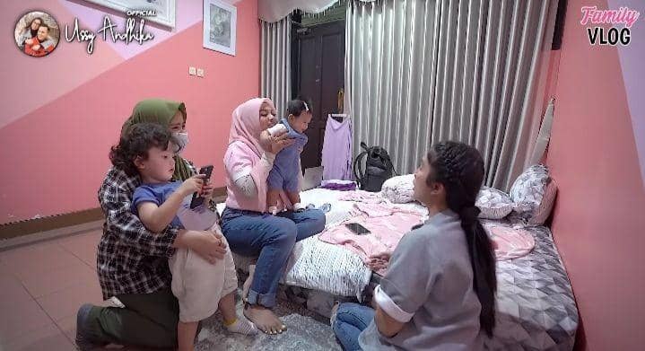 momen playdate baby Ameena dan Saka (youtube.com/Ussy Andhika Official)