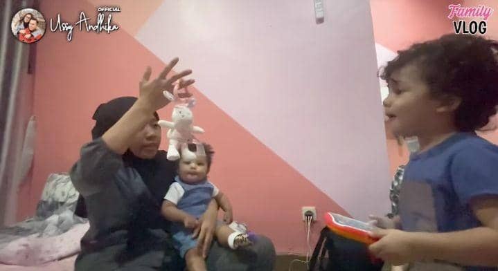 momen playdate baby Ameena dan Saka (youtube.com/Ussy Andhika Official)