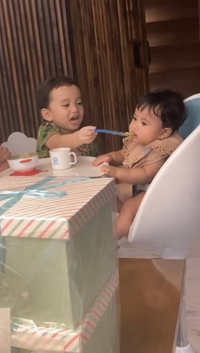 momen manis Xabiru dan Chava (instagram.com/rachelvennya)