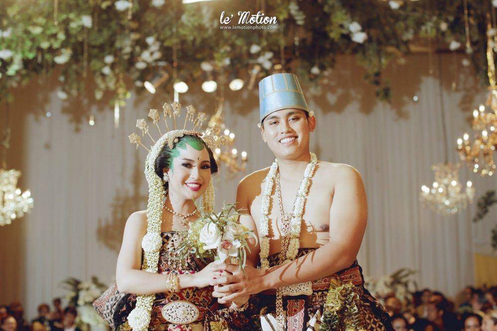 Pernikahan Chacha Frederica dan Dico Ganinduto (pinterest/thebridedept)