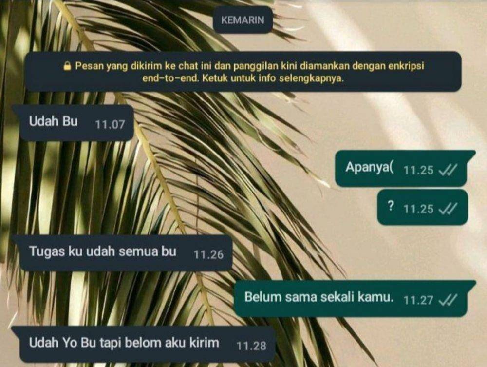 chat guru dan murid saat sekolah online (twitter.com/holicsim)