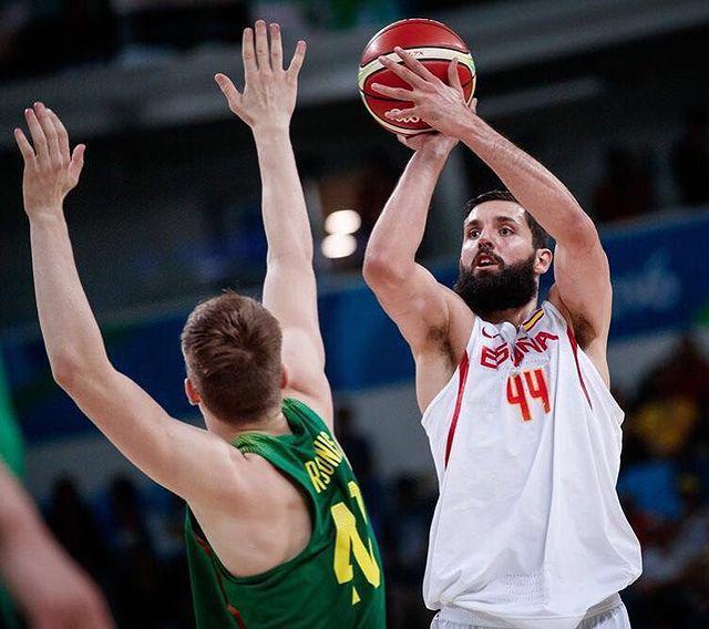 Nikola Mirotic saat membela Timnas Spanyol. (instagram.com/nikolamirotic33)